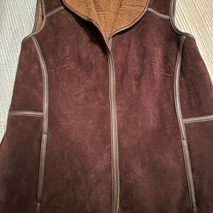 Chic Brown Suede Vest with Cozy Lining